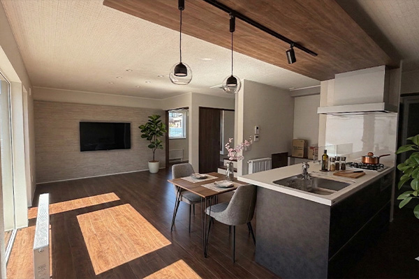 家事ラク動線のモダンな家