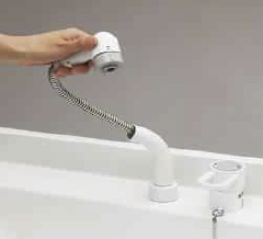 洗髪時はリフトアップ出来て 両手が使える!