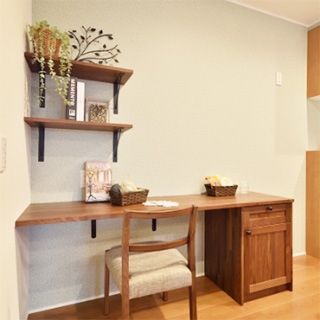 カップボード横は余裕の広さ