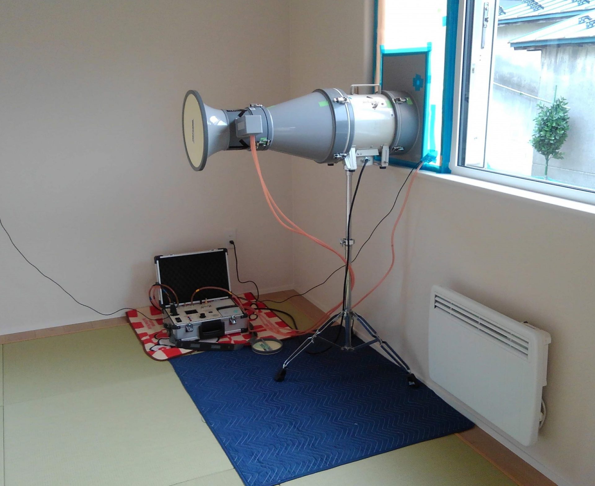 気密性を1棟1棟検査しています