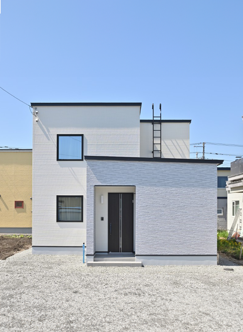 木目×グレージュとガラスドアで広がるトレンド空間