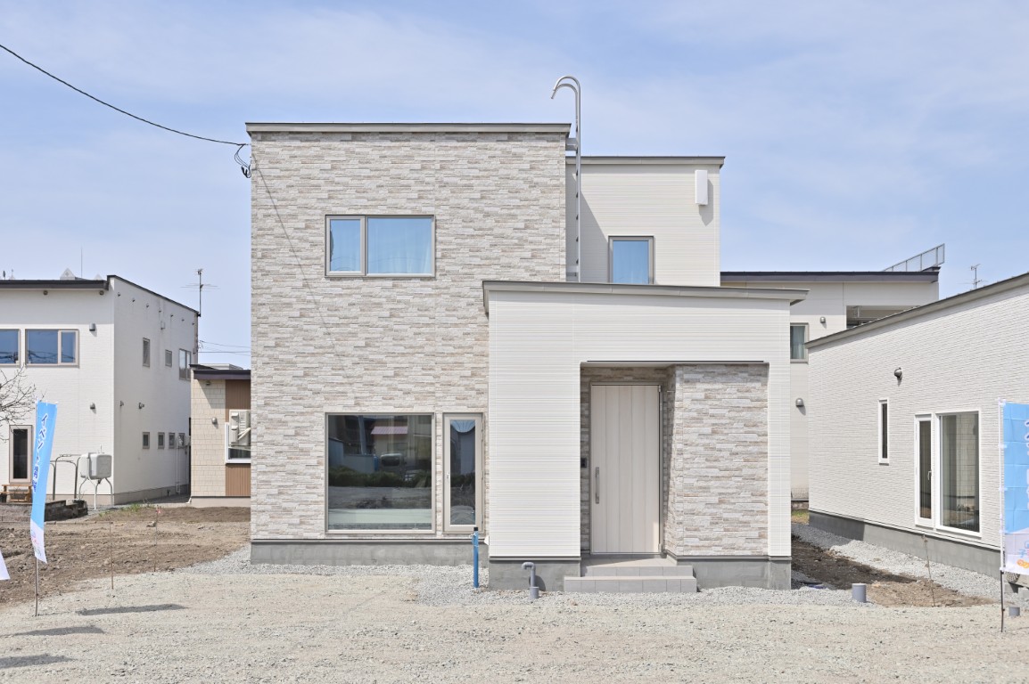 ニュアンスグレー＆家事ラク設計のシンプルで上質な住まい