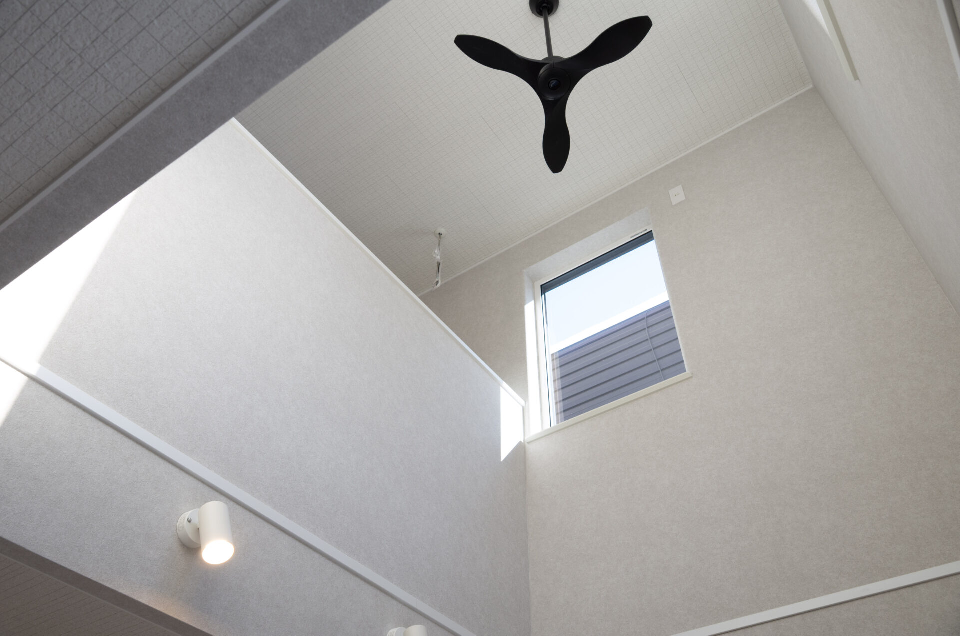 吹き抜けリビング