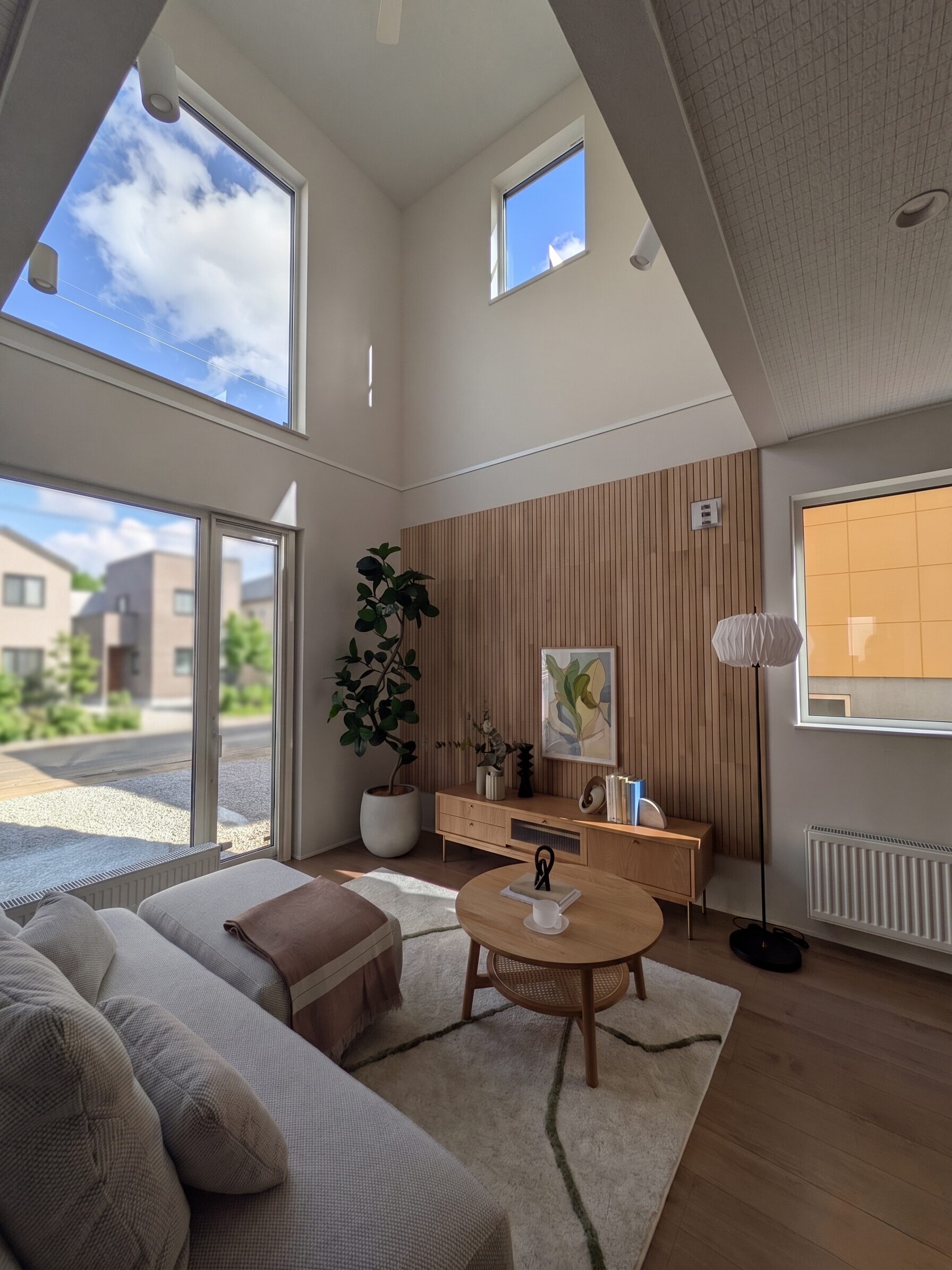 新しい北欧スタイルと吹抜が紡ぐ家【東旭川展示場】