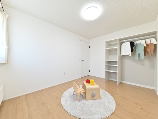 【建築可能な建物プラン例】オープンクローゼットを備えた洋室。成長に合わせて自由に使える空間で、自ら片付 ける習慣が身につき、豊かな感性を育みます。